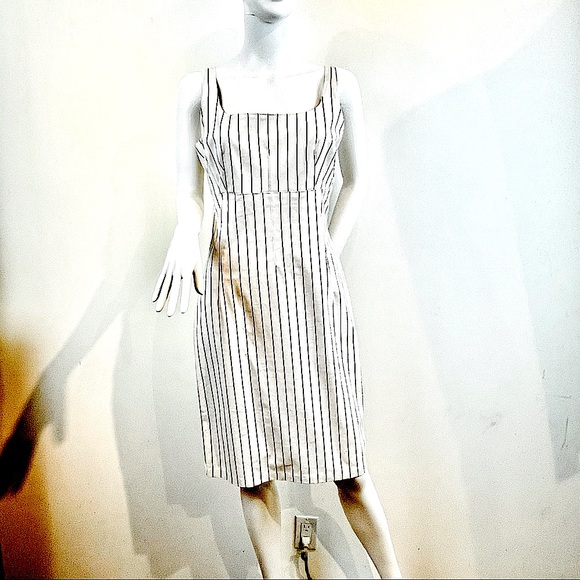 Ann Booth sleek dress, creme w red pin stripes - Picture 2 of 6